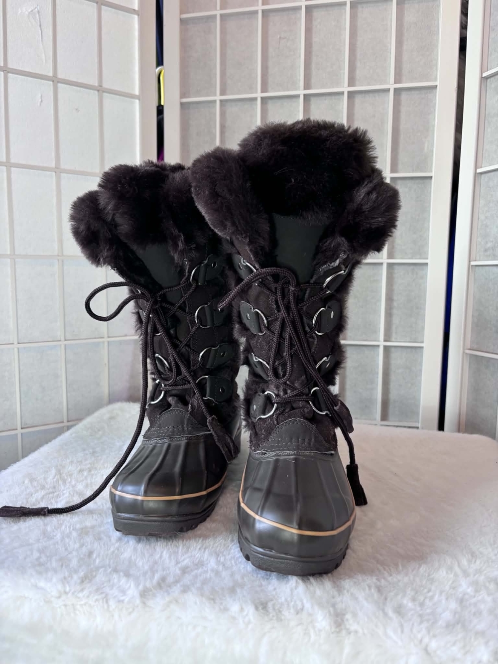 Khombu Black Faux Fur Lace-Up Winter Boots